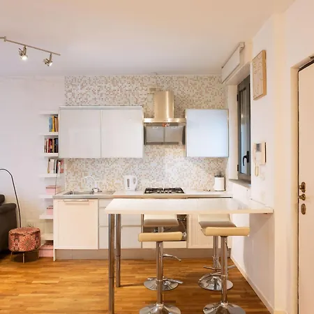 Ampio E Accogliente Bilocale In Zona Bicocca Apartamento Milán