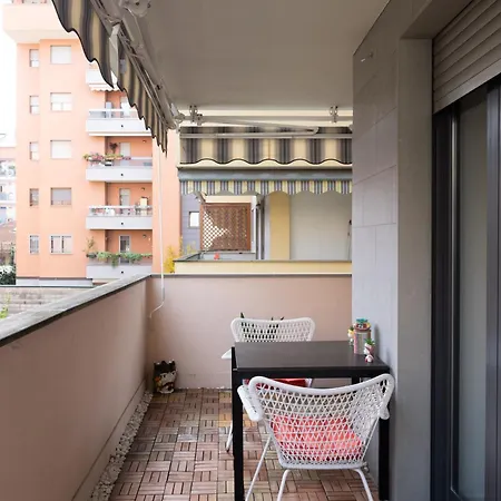 Ampio E Accogliente Bilocale In Zona Bicocca Lejlighed *